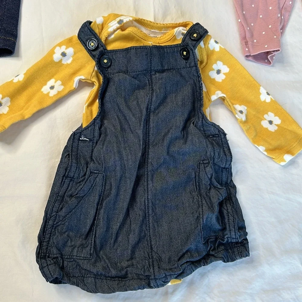 Carter’s bundle of 3 baby girl outfits. All long sleeve and in GREAT CONDITION.
